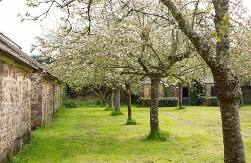 Yvetot-Bocage Casa | Casa ubicada en el parque del castillo de Pont-Rilly en Negreville Mancha