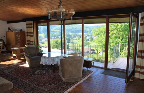 Nohfelden Apartamento | Casa Luise en Bostalsee, apartamento 1: vista panorámica y gran balcón