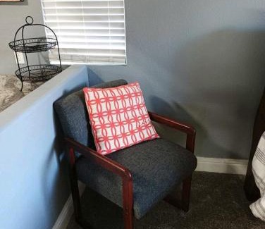 Roseville Casa | House Master Suite, in-unit kitchen and laundry