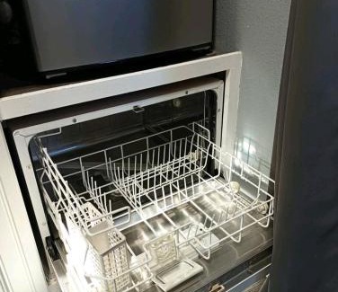 Roseville Casa | House Master Suite, in-unit kitchen and laundry