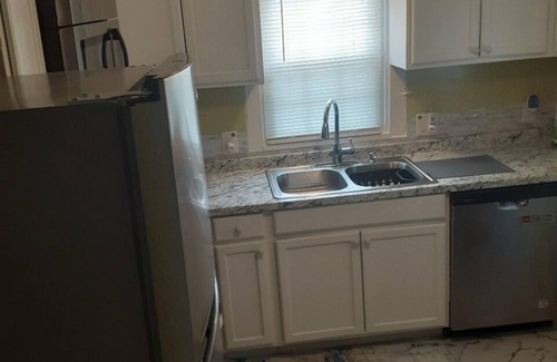 Union City Casa | House ~ Near Airport “ATL”. Weekly & Monthly Discounts! Free WiFi & Parking!