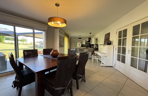 Montfort-le-Gesnois Casa | Amplia casa de campo para 14 huéspedes