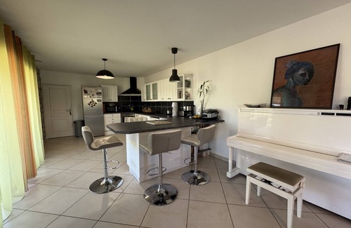 Montfort-le-Gesnois Casa | Amplia casa de campo para 14 huéspedes