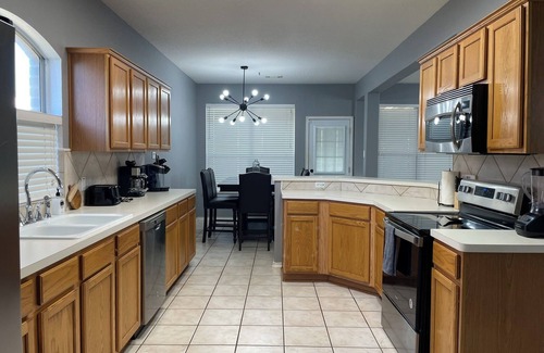 Wetmore Casa | House Near JW Marriott Evans/Bulverde 4bed 2bath