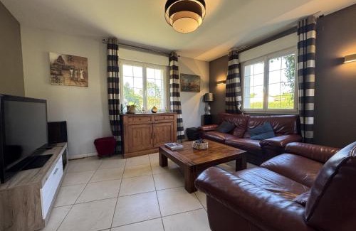 Montfort-le-Gesnois Casa | House near Le Mans Circuit with Garden