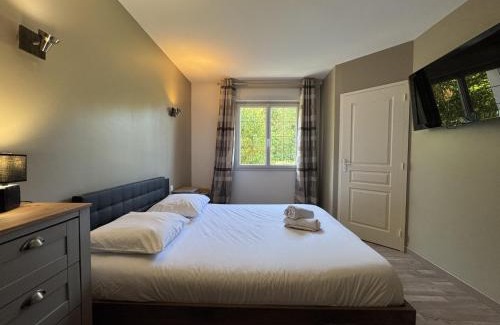 Montfort-le-Gesnois Casa | House near Le Mans Circuit with Garden
