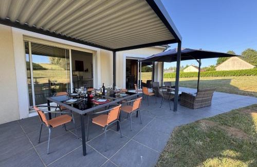 Montfort-le-Gesnois Casa | House near Le Mans Circuit with Garden