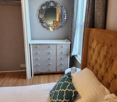 Easton Casa | House near restaurants, park and pubs, perfect for pets!