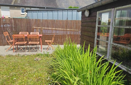 Guingamp Casa | House near town center with garden