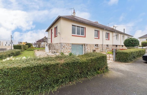 Guingamp Casa | House near town center with garden