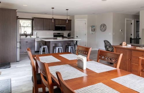 Decorah Casa | House near Trout Run Trail w/EV charger