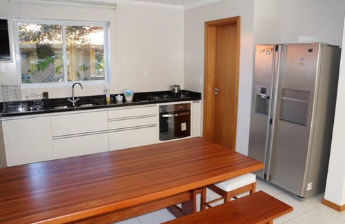 Cachoeira do Bom Jesus Casa | Casa de 4 dormitorios P / 12 Pax en condominio con amplia zona de ocio, confiera!