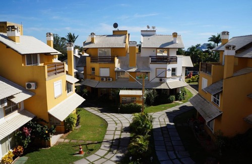 Cachoeira do Bom Jesus Casa | Casa de 4 dormitorios P / 12 Pax en condominio con amplia zona de ocio, confiera!