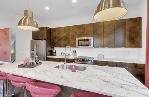 Hadley - Washington Casa | House of Barbie/Rooftop Deck