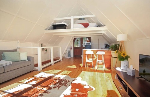 Upper Burringbar Cabina | "House Of Cadeau"
