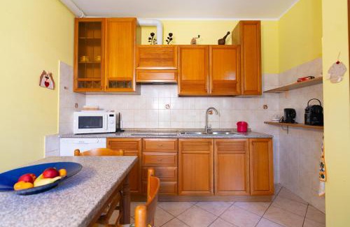 Besozzo Apartamento | House of Camellias - Ground Floor with Garden