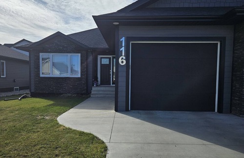 Morden Casa | House of comfort 2bdr basement