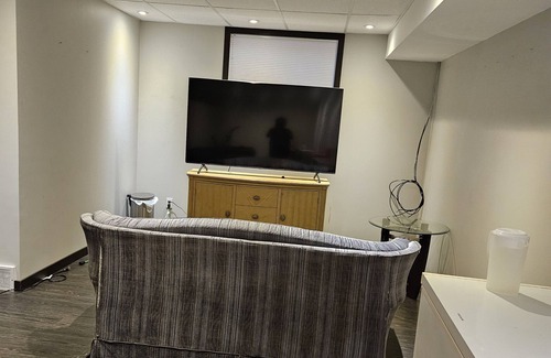 Morden Casa | House of comfort 2bdr basement