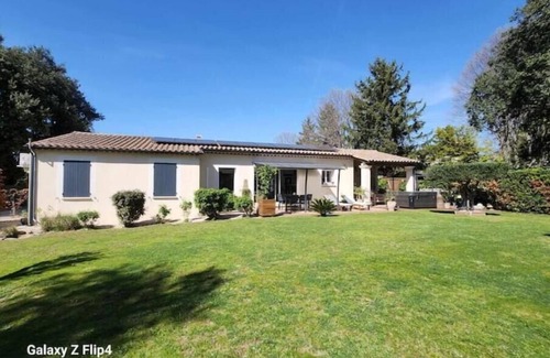 Bollene Casa | House of Happiness