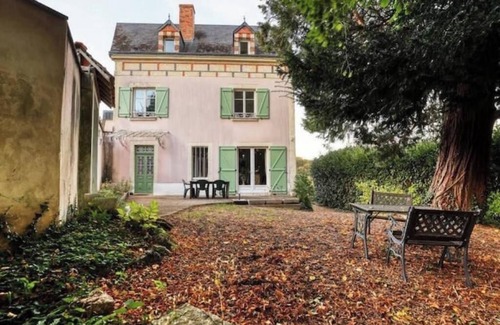 Courdemanche Casa | House of Maitre Valentino