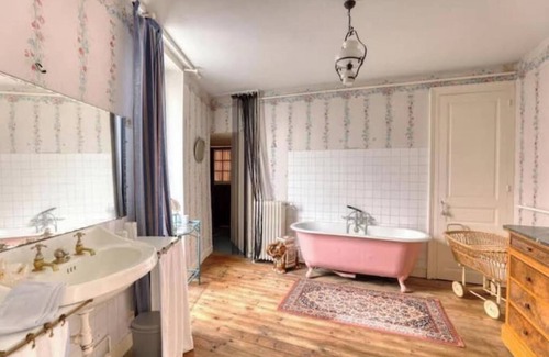 Courdemanche Casa | House of Maitre Valentino
