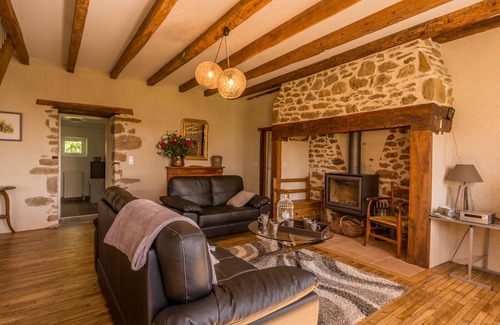 Chataigneraie Cantalienne Casa | Casa de la Casa Roja Vitrac Cantal