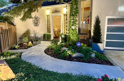 Salt Lake City Casa | House of Setting Sun! Views - HotTub - 30min to ski - 10min to SLC - 4,600 sq ft