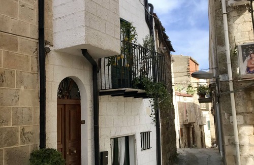 Mussomeli Casa | Solorzano house