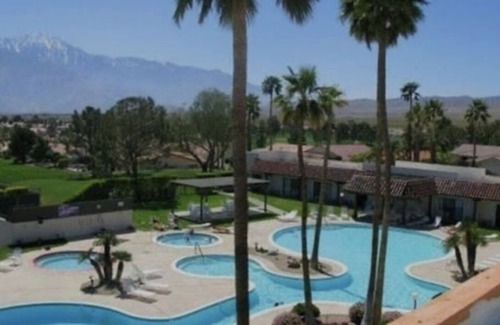 Desert Hot Springs Casa | House on a golf course