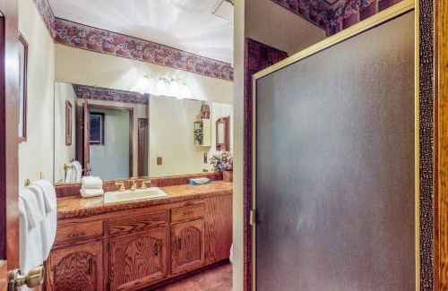 Montgomery Estates Casa | House on Cold Creek