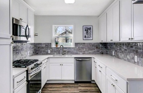 Texarkana Casa | House on Main: Sleeps 6 + Ping Pong Table!