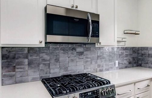 Texarkana Casa | House on Main: Sleeps 6 + Ping Pong Table!