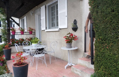 Brie-et-Angonnes Casa | House on property