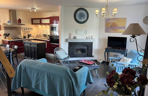 Ille-et-Vilaine Casa | House on the Cancale/Mont-Saint-Michel coastline, ideal for families.