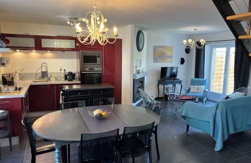 Ille-et-Vilaine Casa | House on the Cancale/Mont-Saint-Michel coastline, ideal for families.