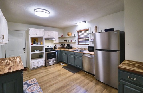Seymour Casa | House on the Hill - Family Vacation Home
