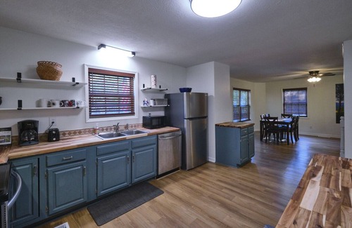Seymour Casa | House on the Hill - Family Vacation Home
