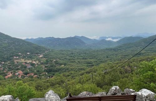 Donje Polje Casa | house on the hill