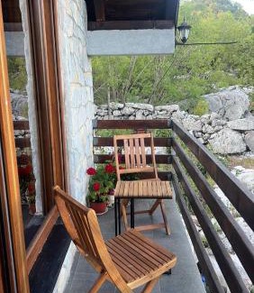Donje Polje Casa | house on the hill