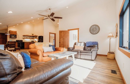 Hill City Apartamento | House on the Hill – Your Perfect Getaway in Hill City, South Dakota
