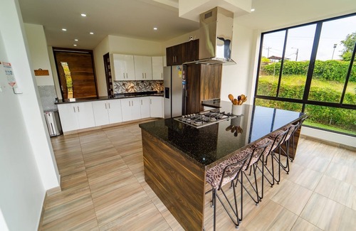 Pereira Villa | Casa finca o villa en Pereira vía Marsella cerca del aeropuerto Matecaña