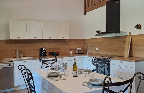 Pradelles-Cabardes Casa | House overlooking private lake in mid-mountain setting. Peace and quiet in the heart of nature!