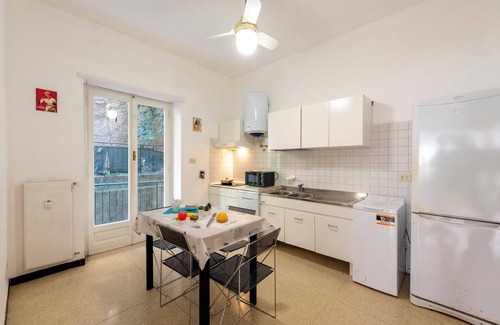 Castelletto Apartamento | House Rondinella Genova City Center, Genova, Italy