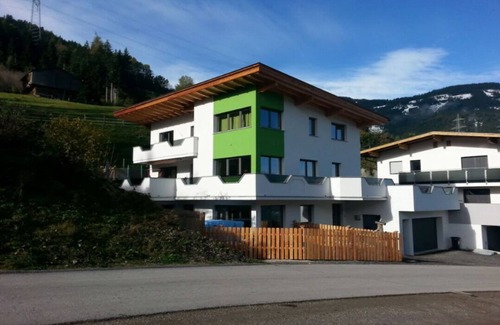 Emberg Apartamento | House Sabrina -Garconniere! Only 300m from the Hochzillertal/Kaltenbach valley run!