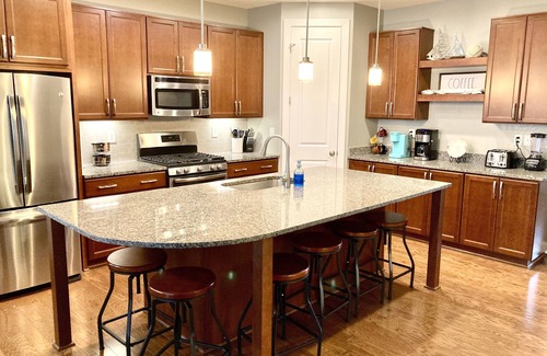 Frankford Casa | House sleeps 10, steps to pool, indoor/outdoor living, shuttle to Bethany Beach