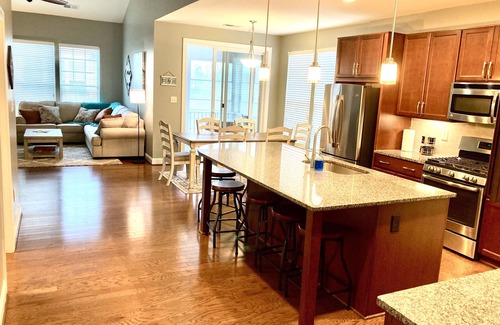 Frankford Casa | House sleeps 10, steps to pool, indoor/outdoor living, shuttle to Bethany Beach