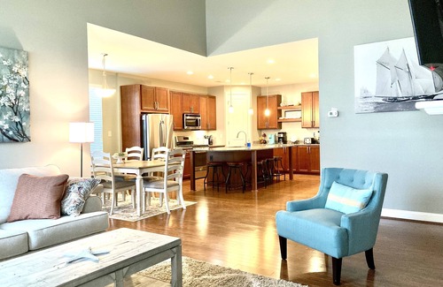 Frankford Casa | House sleeps 10, steps to pool, indoor/outdoor living, shuttle to Bethany Beach