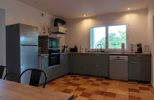 Brignemont Casa | House sleeps 11 Private lake