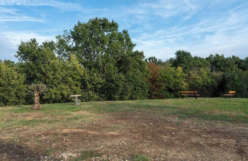 Brignemont Casa | House sleeps 11 Private lake