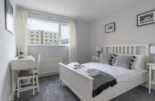 Newcastle-upon-Tyne Casa | House - Sleeps 5 - Pet friendly - Parking - Garden